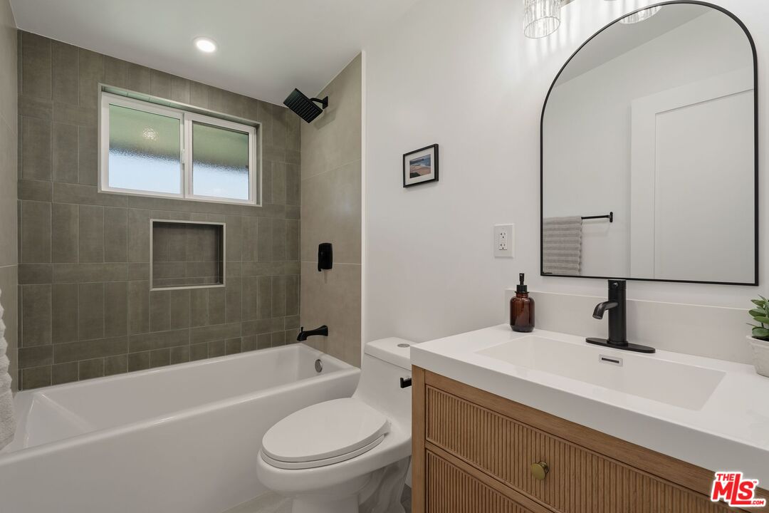 14141 Clarissa Ln