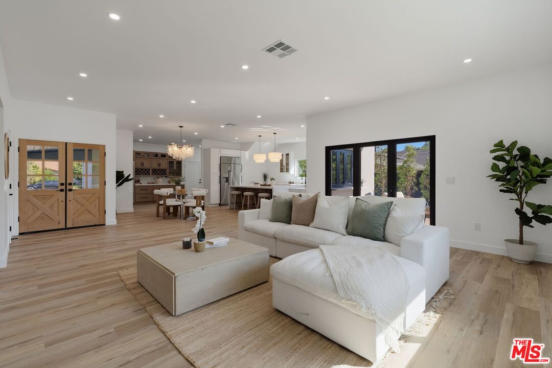 14141 Clarissa Ln