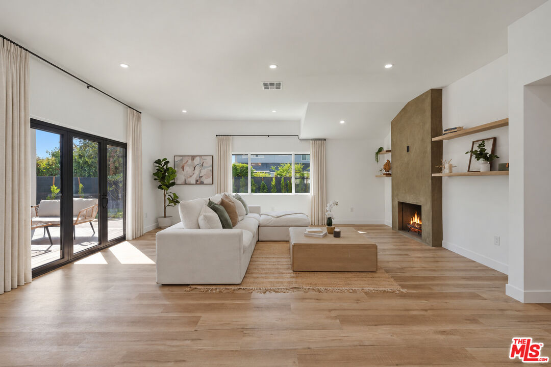 14141 Clarissa Ln