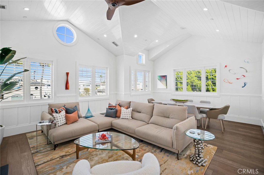 1225 W Balboa Boulevard