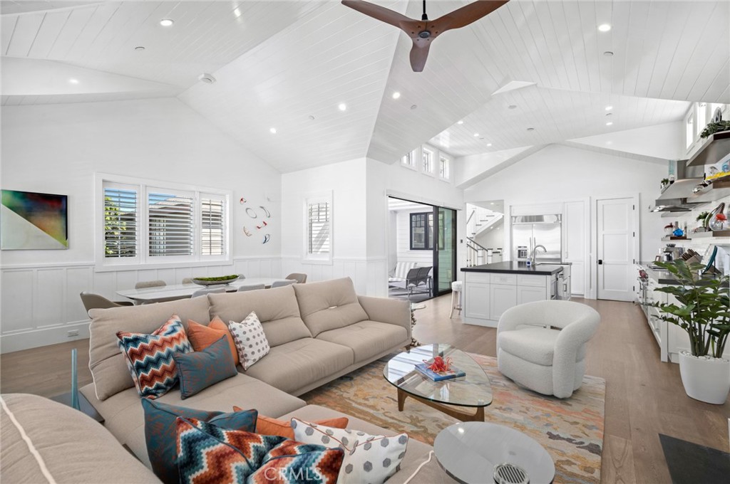 1225 W Balboa Boulevard