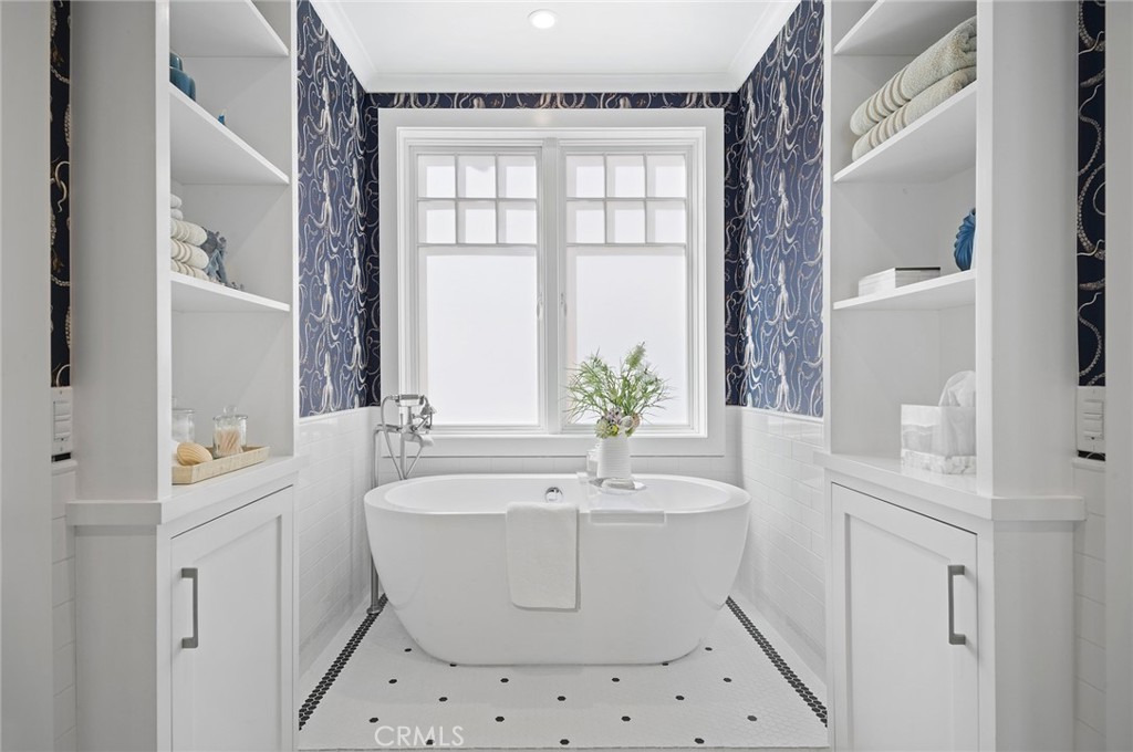 1225 W Balboa Boulevard