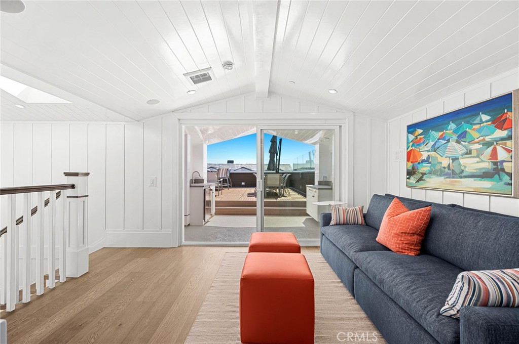 1225 W Balboa Boulevard