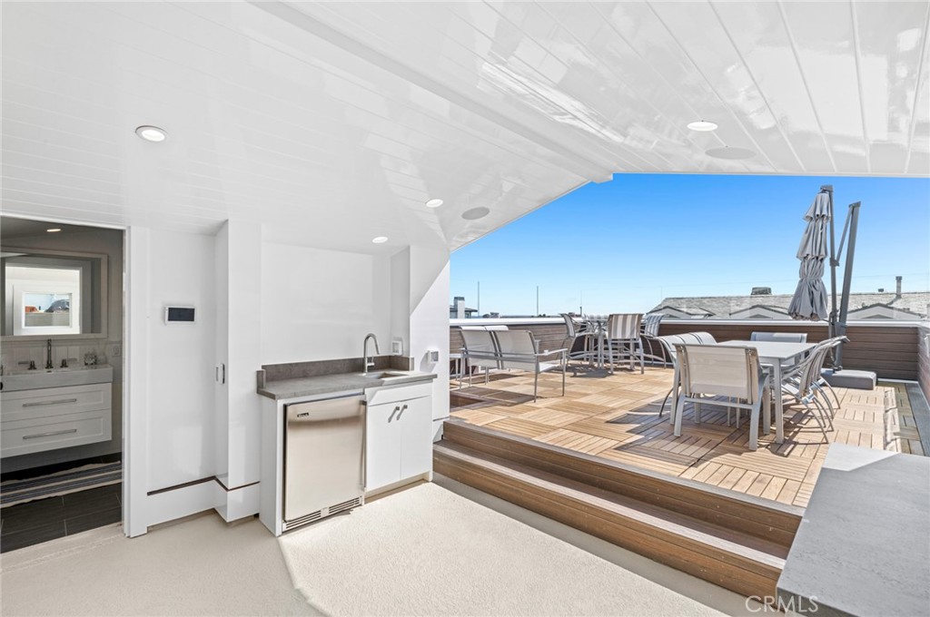 1225 W Balboa Boulevard