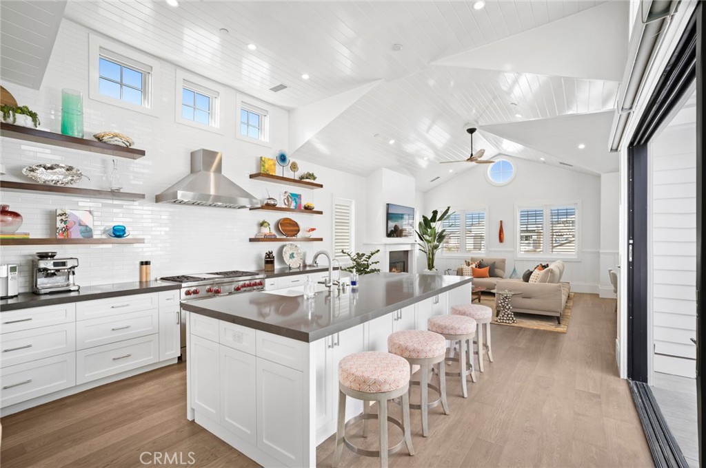 1225 W Balboa Boulevard