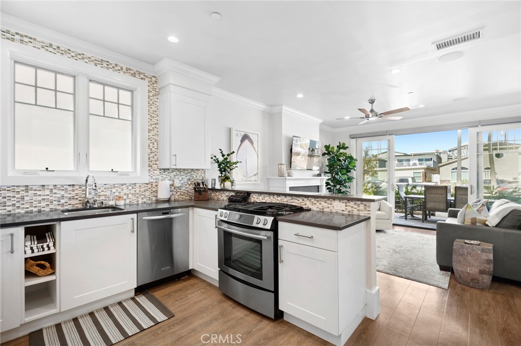 1225 W Balboa Boulevard