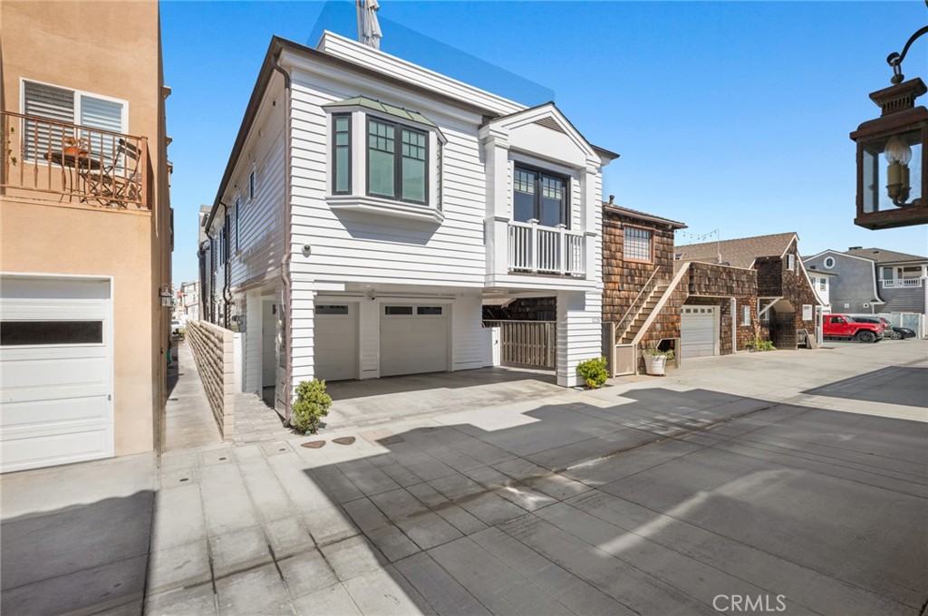 1225 W Balboa Boulevard