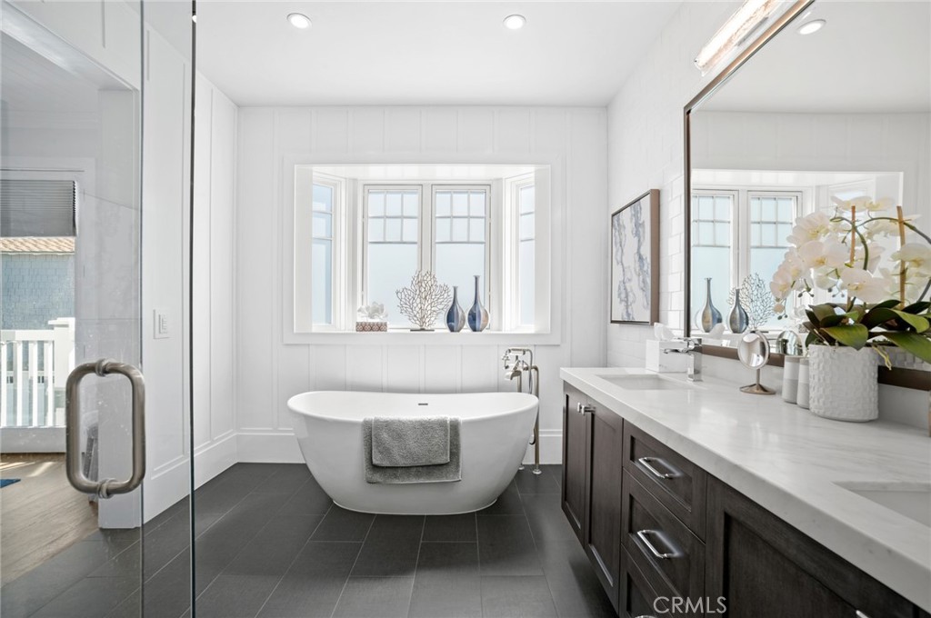 1225 W Balboa Boulevard