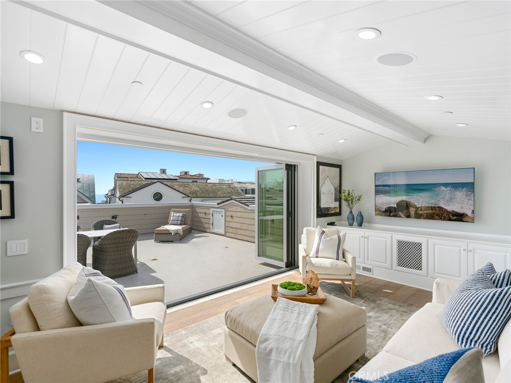 2157 E Ocean Boulevard