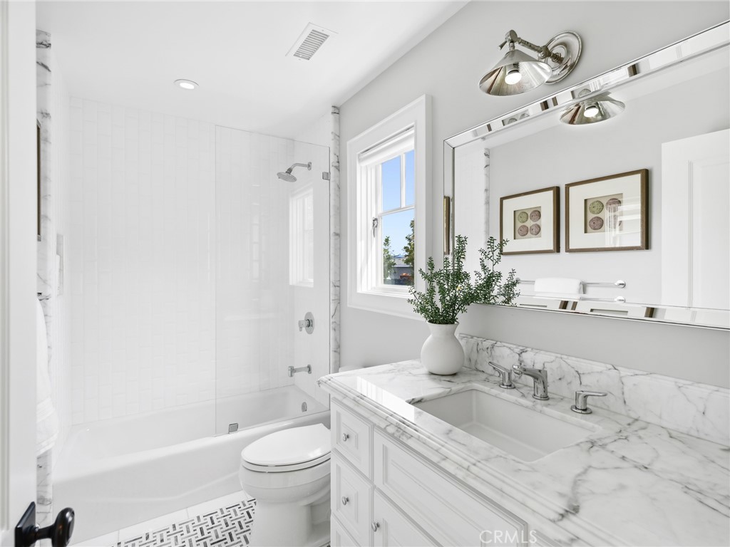 2157 E Ocean Boulevard