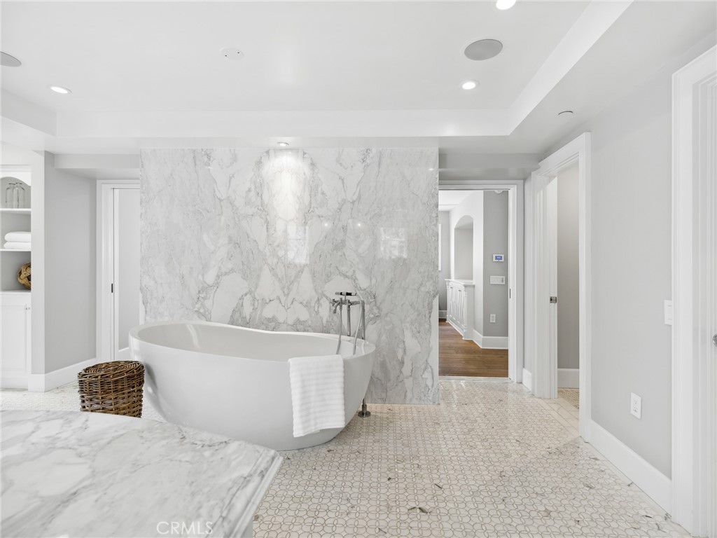 2157 E Ocean Boulevard