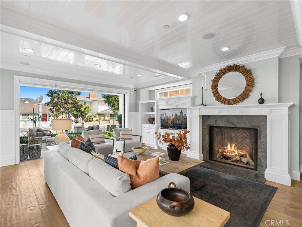 2157 E Ocean Boulevard