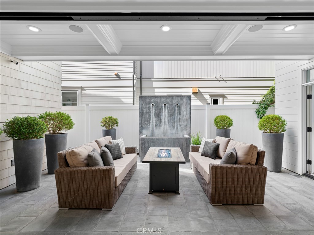 2157 E Ocean Boulevard