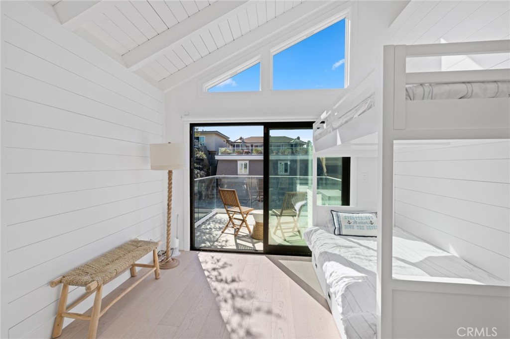 1126 E Balboa Boulevard