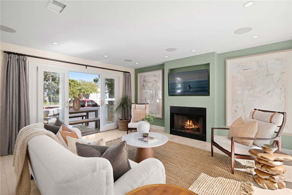 1569 E Ocean Boulevard