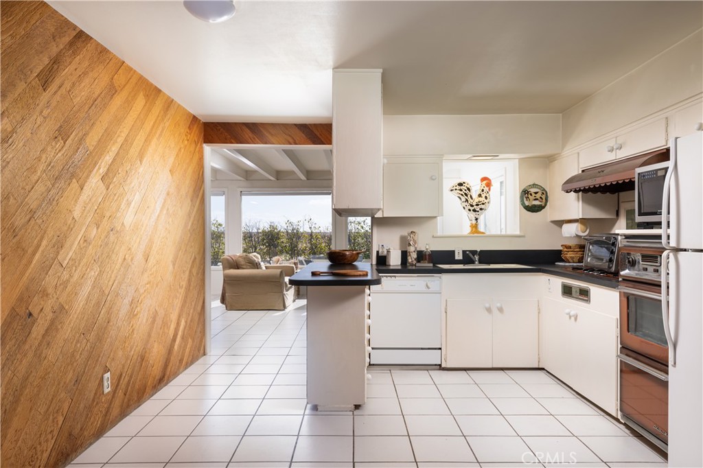 1309 E Balboa Boulevard