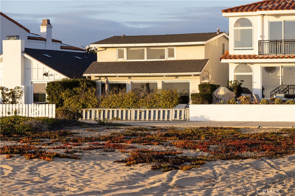 1309 E Balboa Boulevard