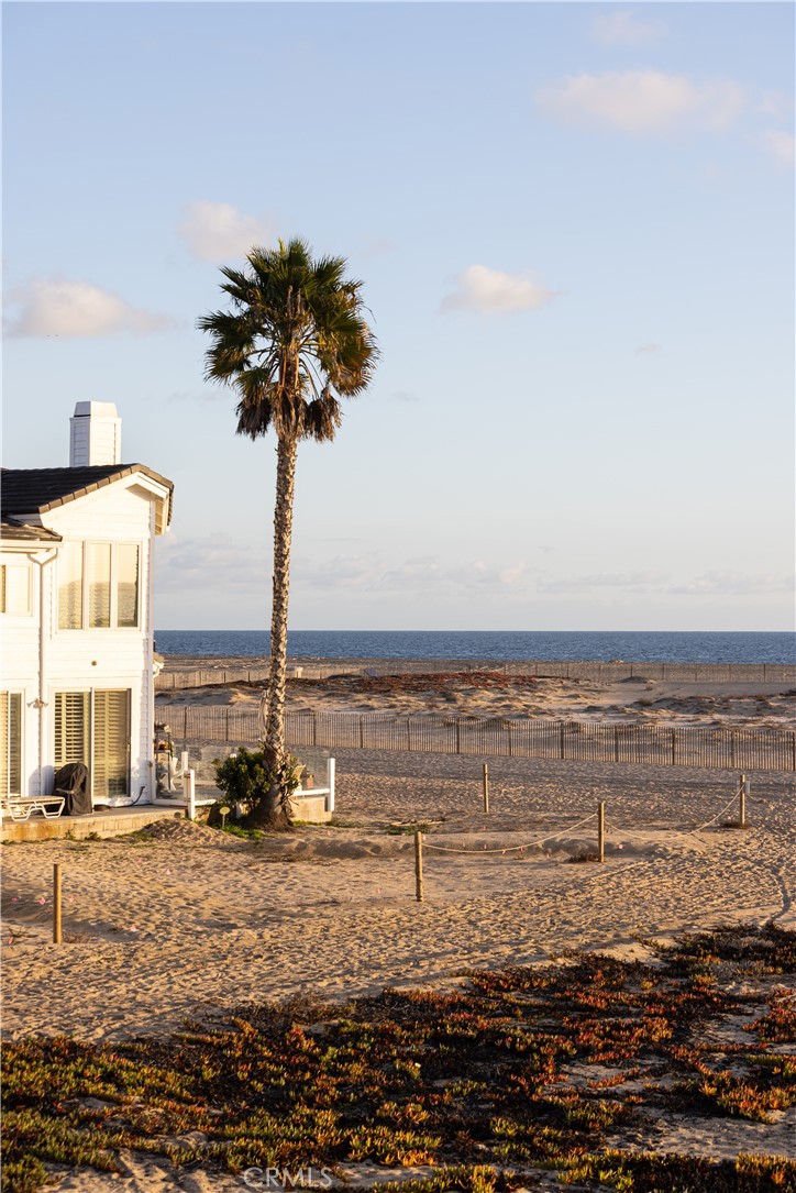 1309 E Balboa Boulevard