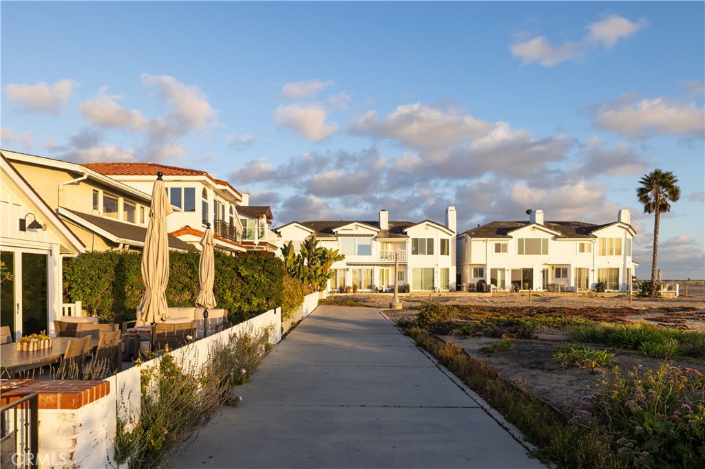 1309 E Balboa Boulevard