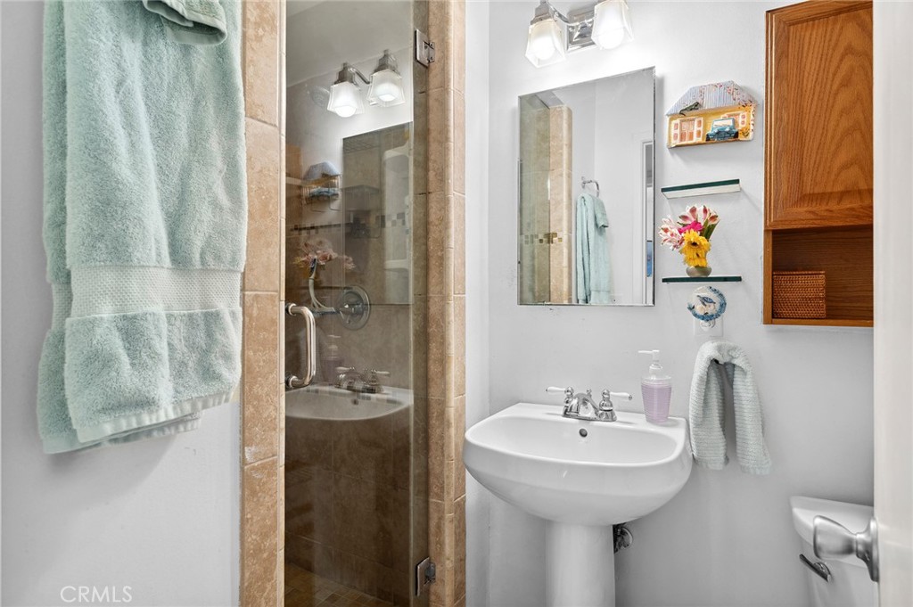 809 W Balboa Boulevard