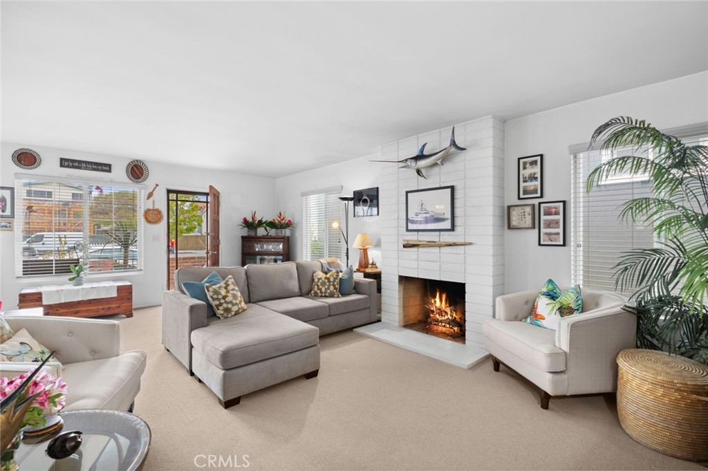 809 W Balboa Boulevard