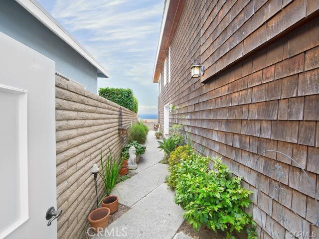 1560 E Oceanfront