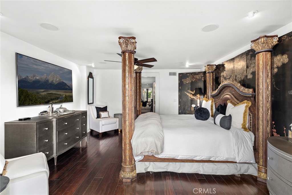 1030 Bayside Cove 702