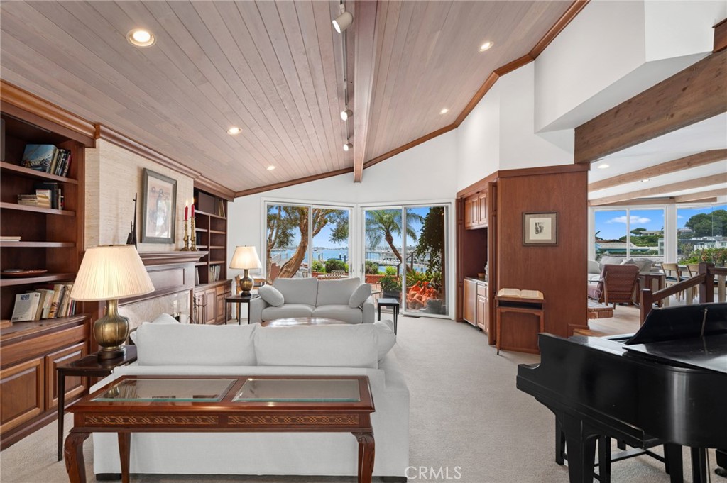 107 Bayside Place