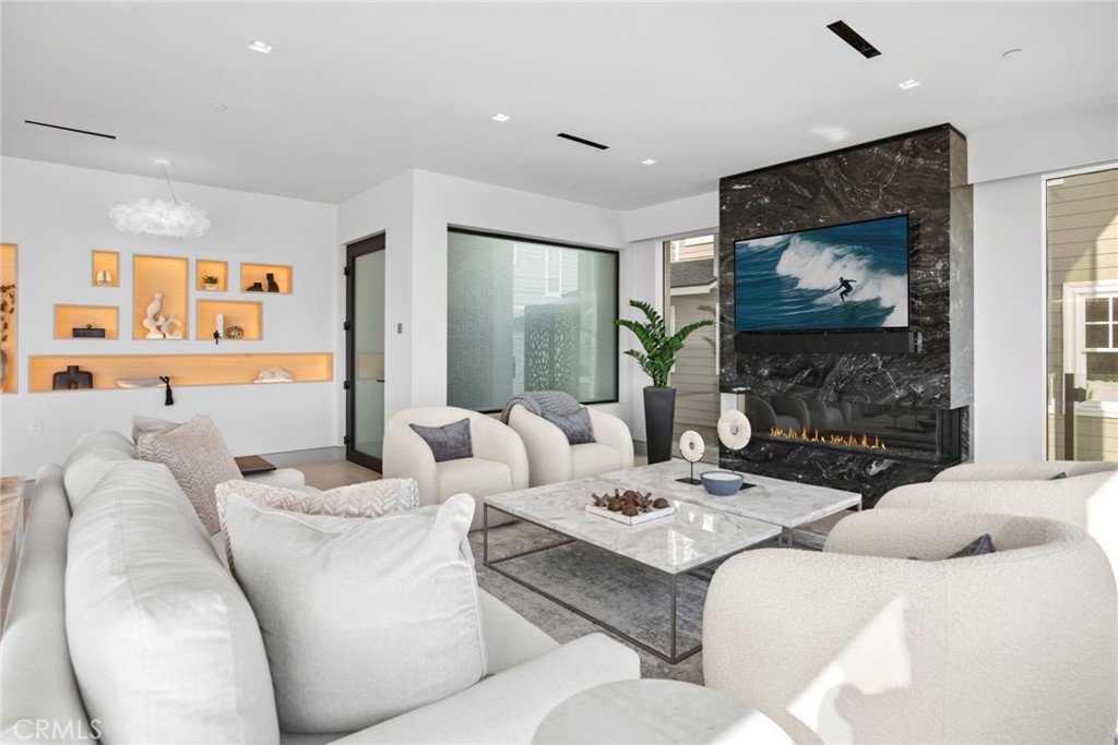 706 W Oceanfront