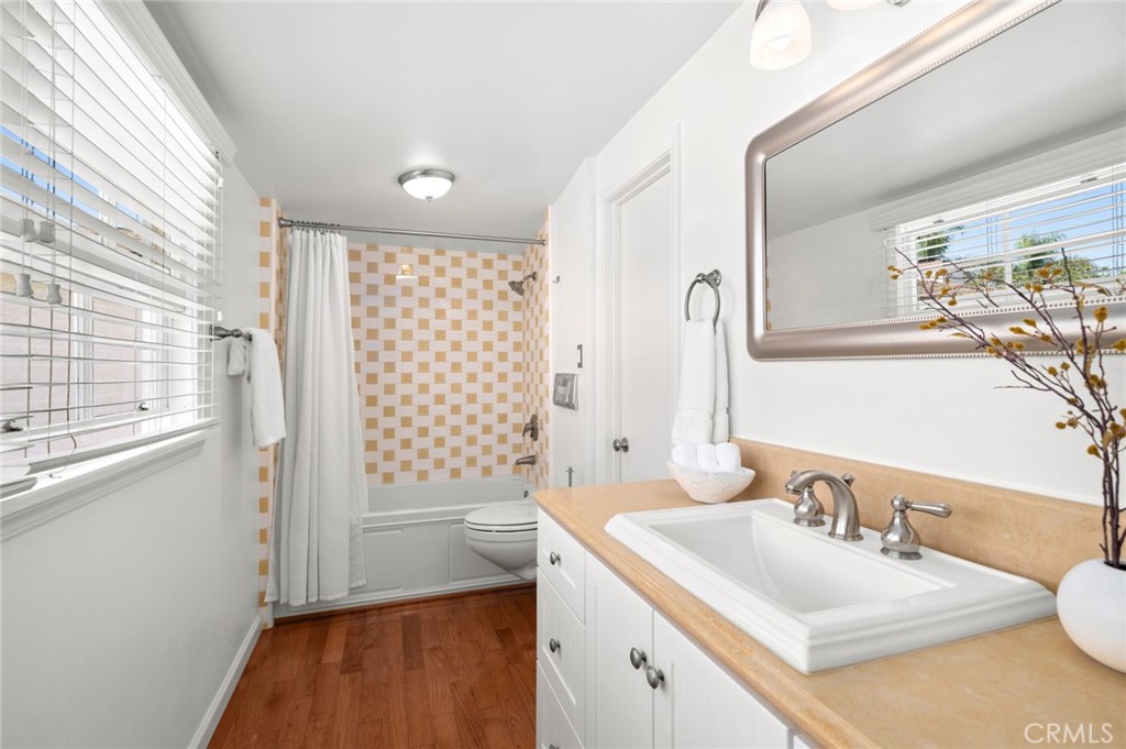 1537 E Ocean Boulevard