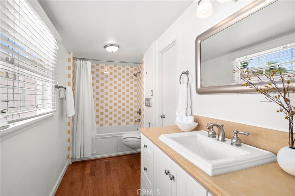 1537 E Ocean Boulevard