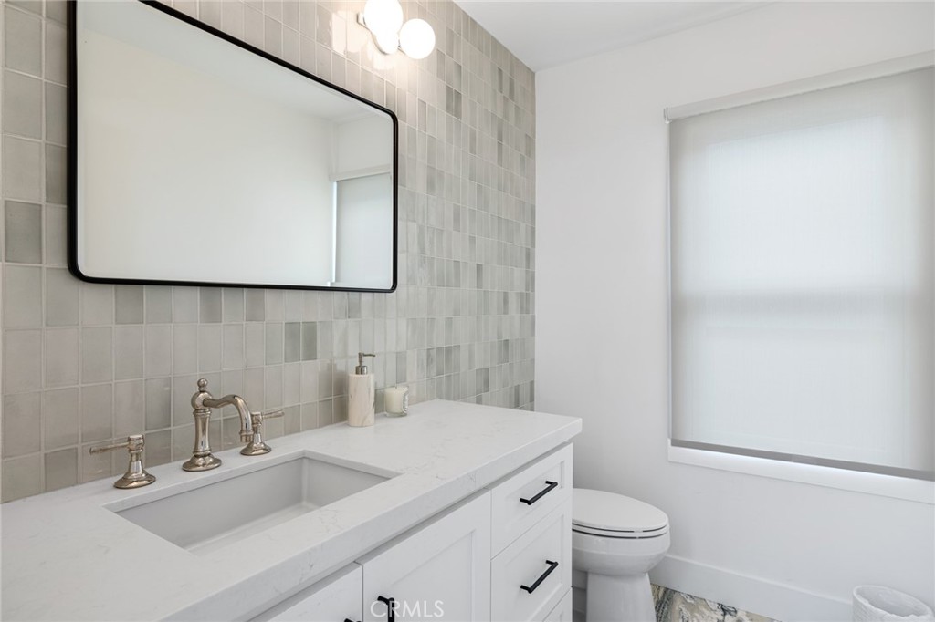 1126 E Balboa Boulevard