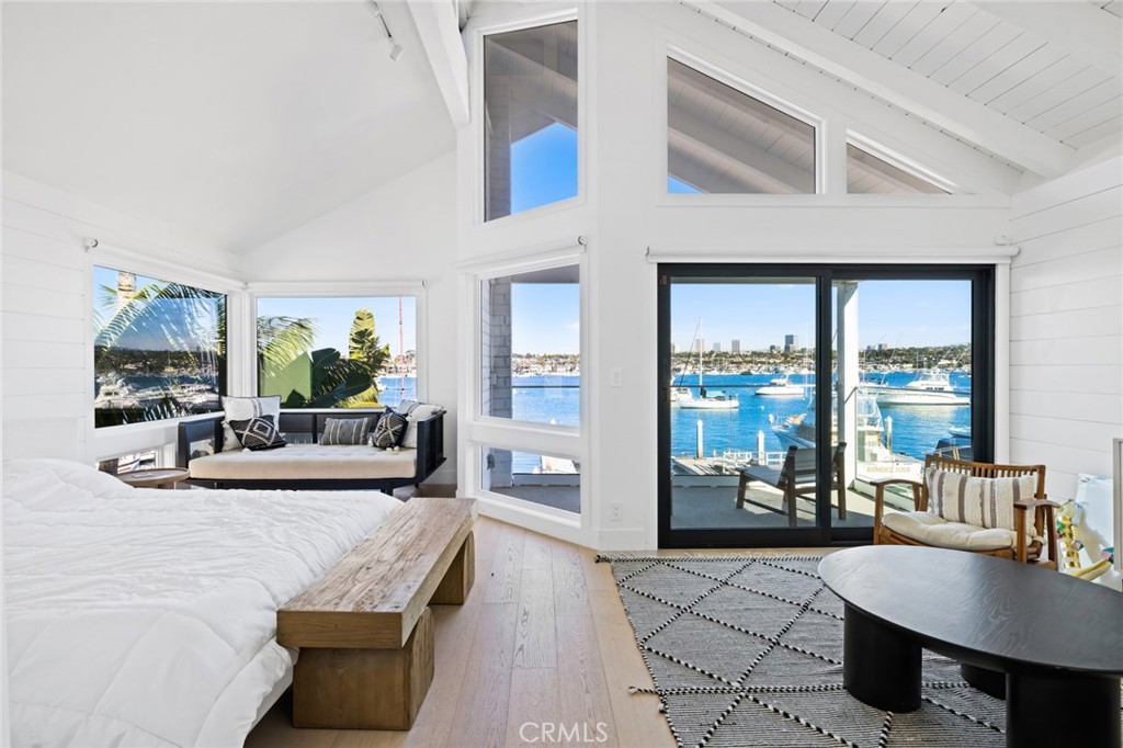 1126 E Balboa Boulevard