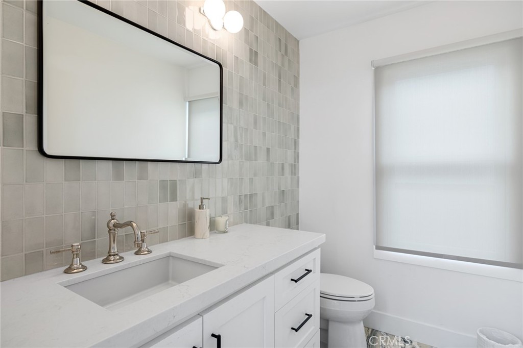 1126 E Balboa Boulevard