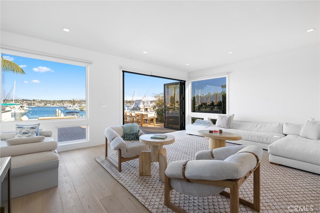 1126 E Balboa Boulevard