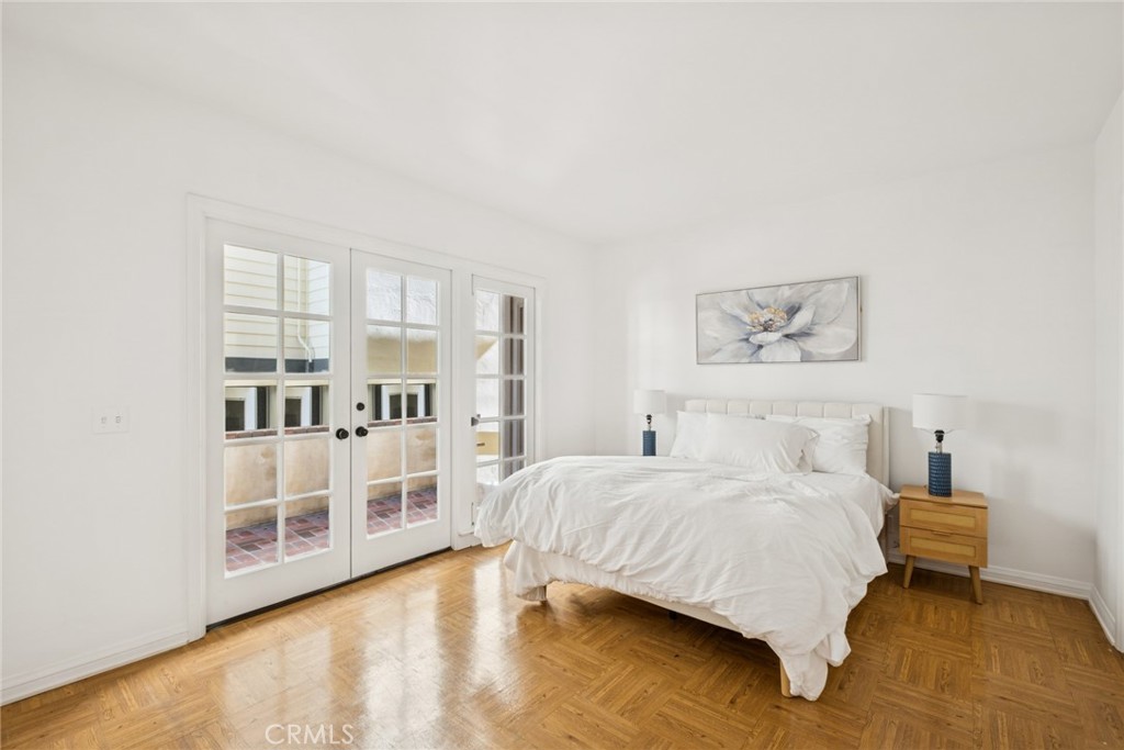 1214 E Balboa Boulevard