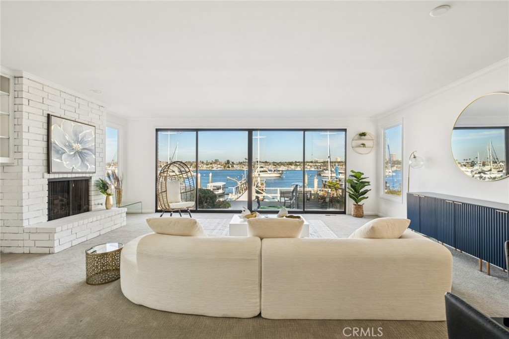 1214 E Balboa Boulevard