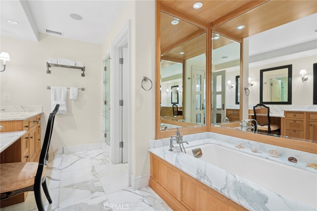 1030 Bayside Cove 702