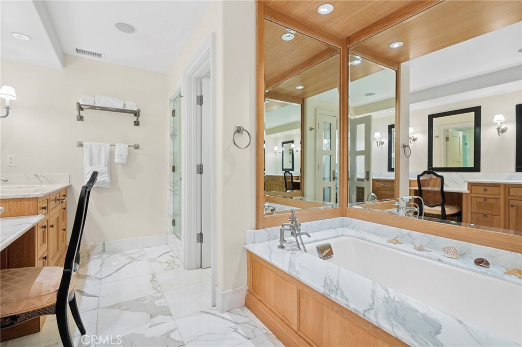 1030 Bayside Cove 702