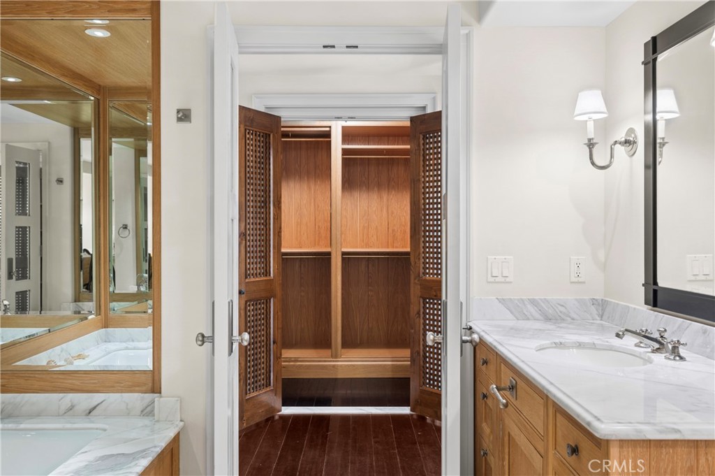 1030 Bayside Cove 702