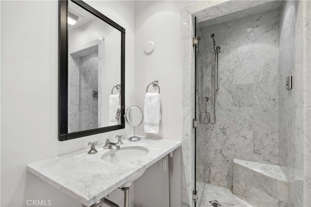 1030 Bayside Cove 702