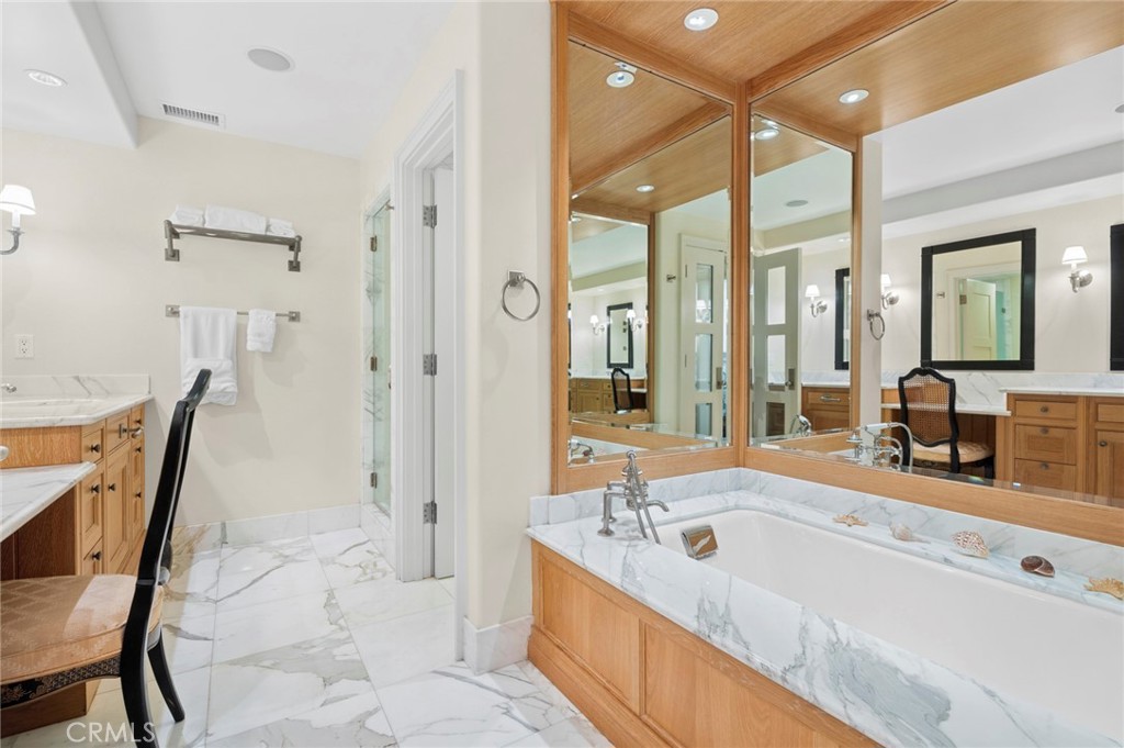 1030 Bayside Cove 702