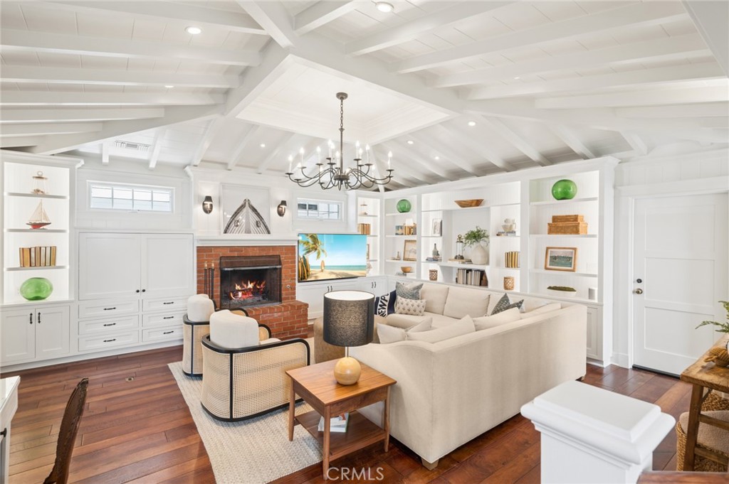 2035 Miramar Drive