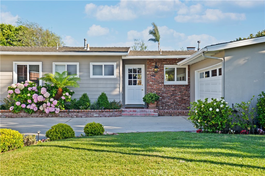 1412 Vivian Lane