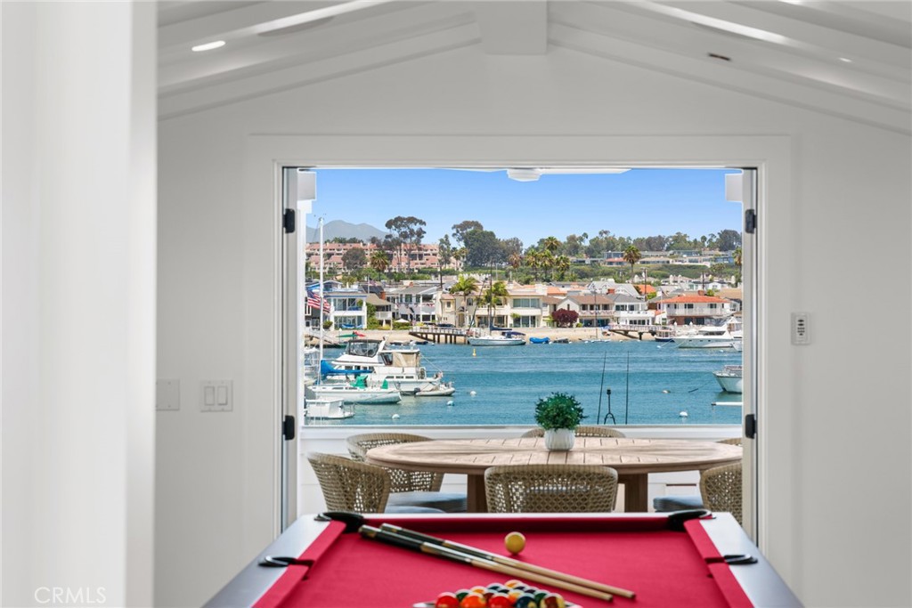 928 E Balboa Boulevard
