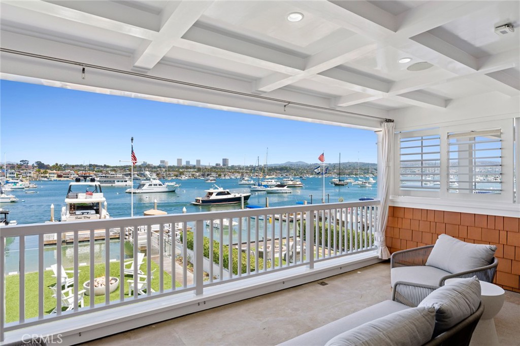 928 E Balboa Boulevard