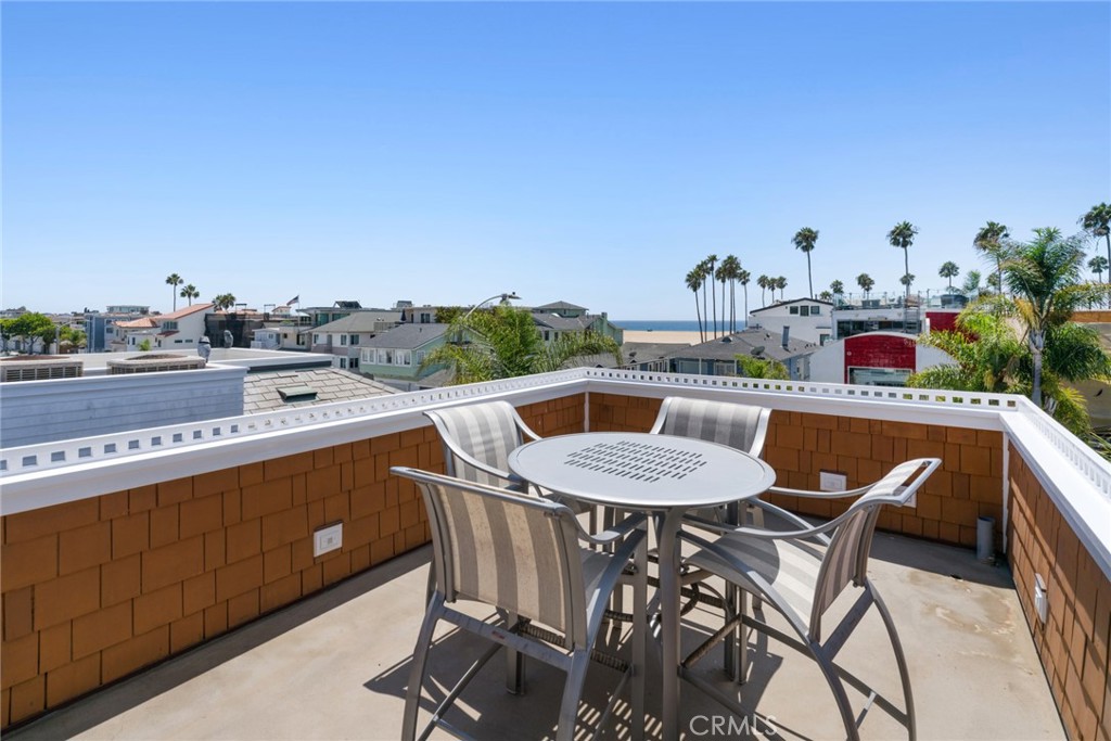 928 E Balboa Boulevard