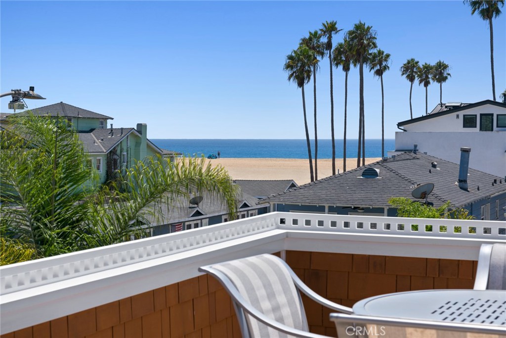 928 E Balboa Boulevard