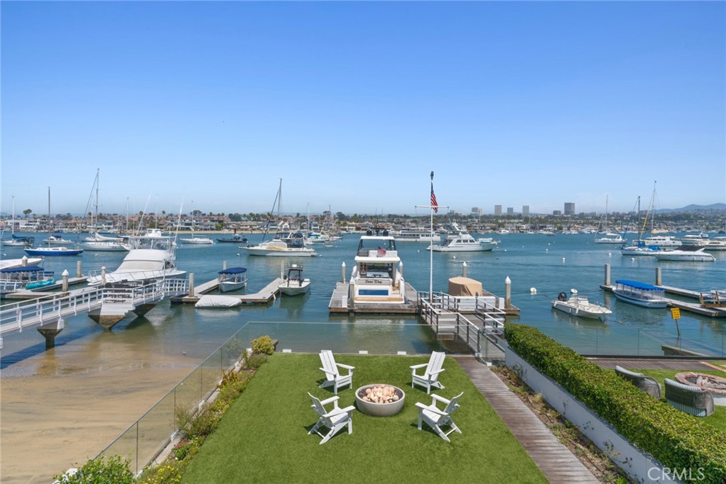 928 E Balboa Boulevard