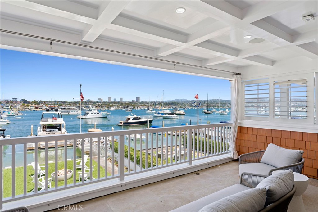 928 E Balboa Boulevard